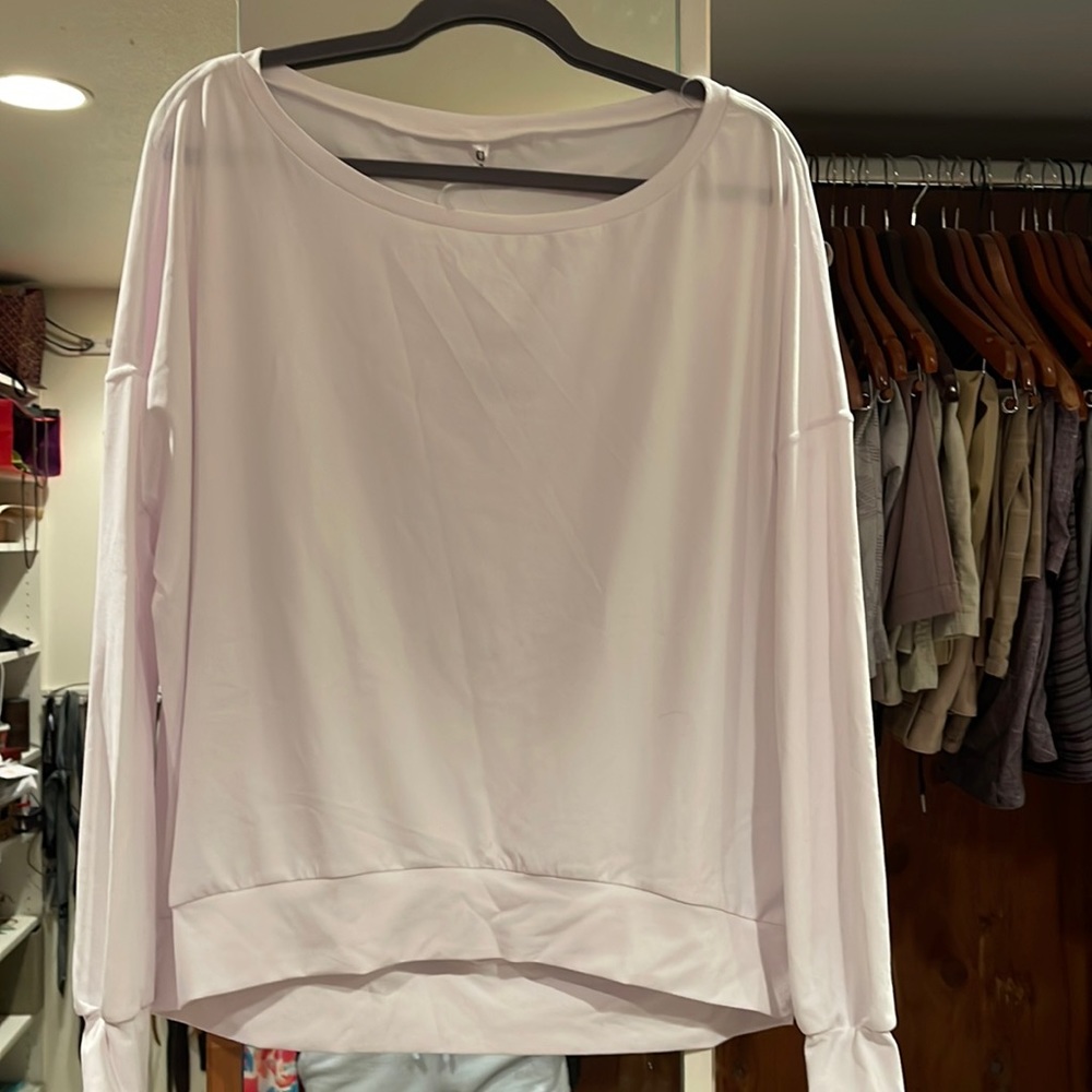 Simple athletic pullover
